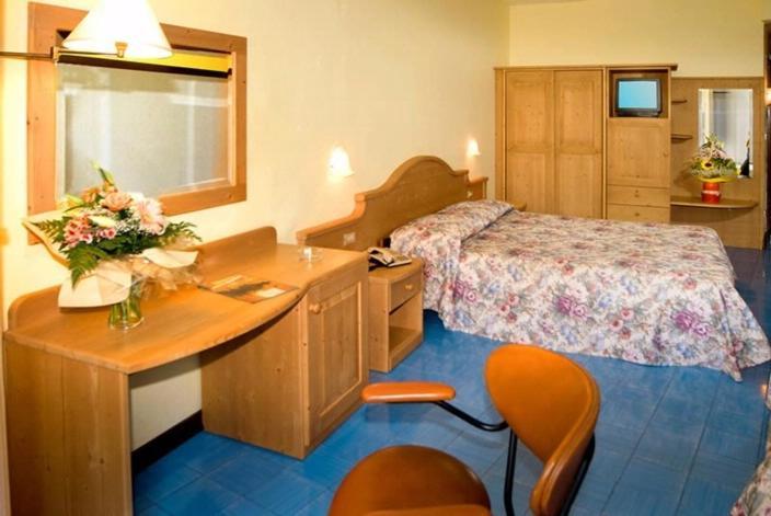 Economy Double or Twin Room,1209755683:JPEG